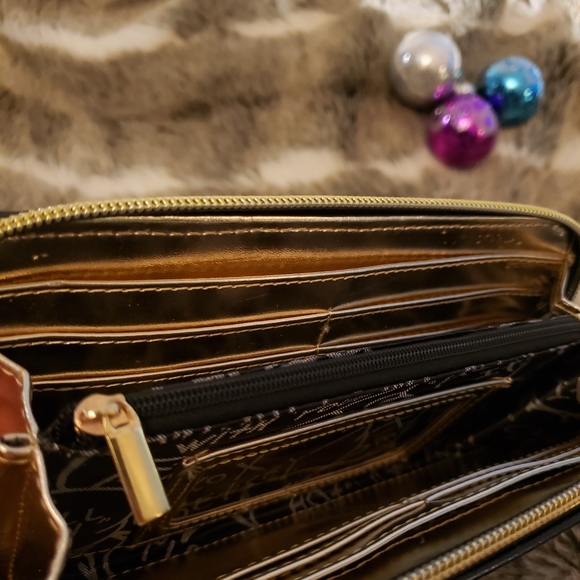 Betsey Johnson Clutch, Black with Gold Roses. NWOT - Picture 3 of 7